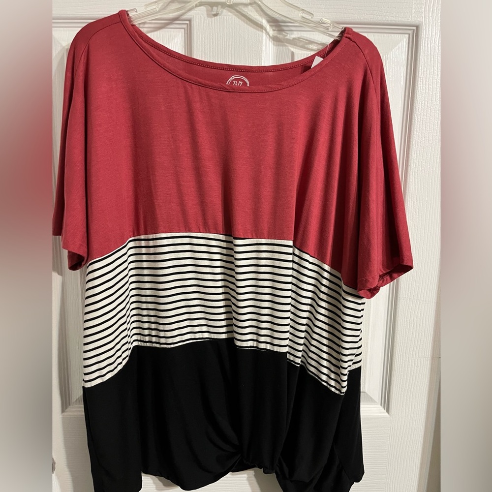 Ladies plus size top. Rayon/spandex.